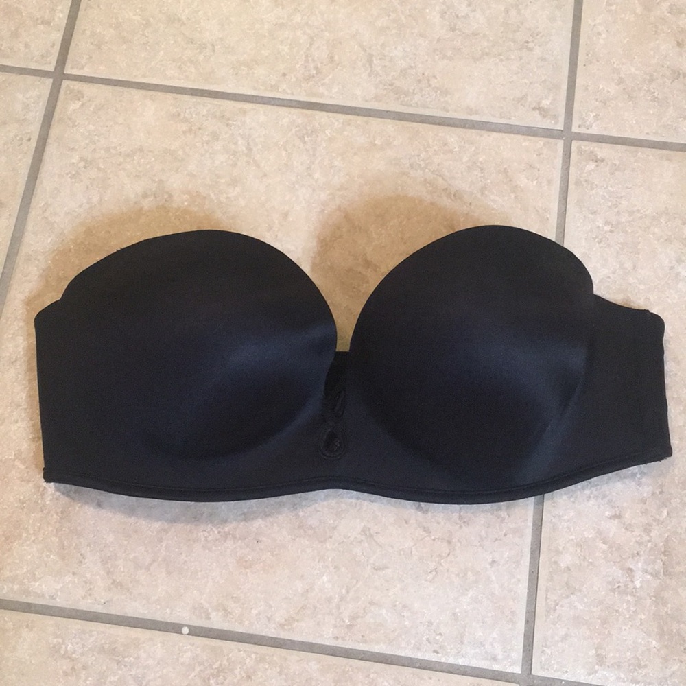 Victoria’s Secret Bombshell strapless bra 36B